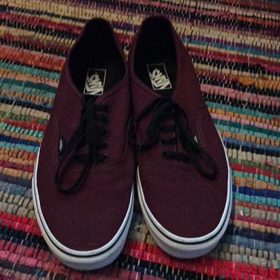 vans shoes color maroon
